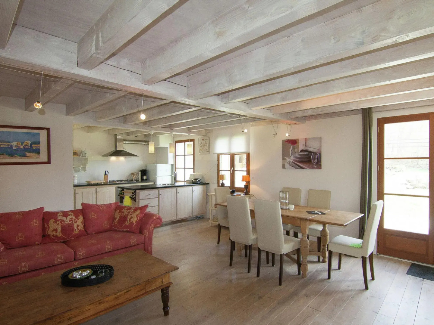 Beautiful domain with two heated swimming pools near a beautiful golf course