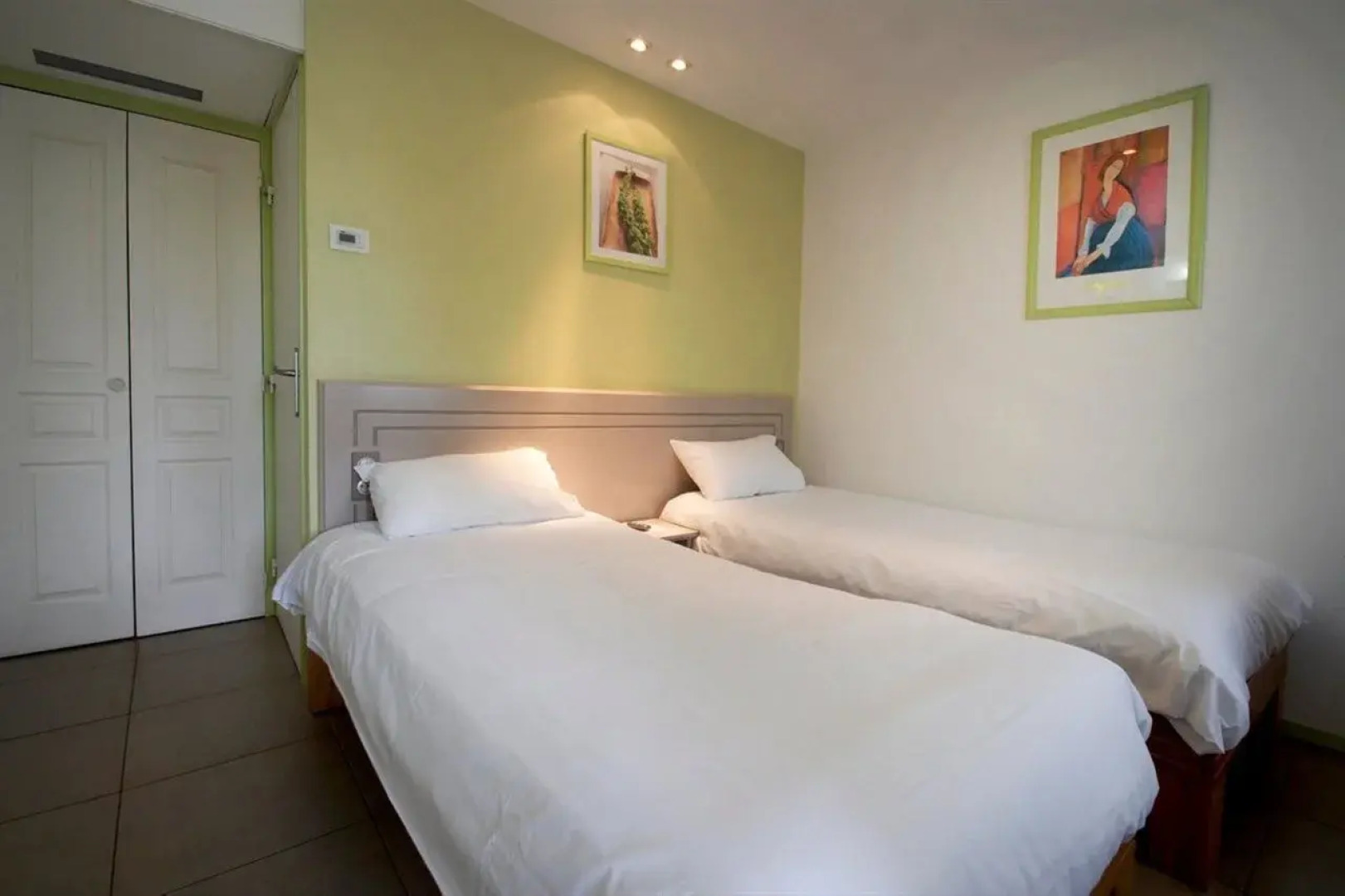 Hôtel Grand Confort Le Moulin Rouge