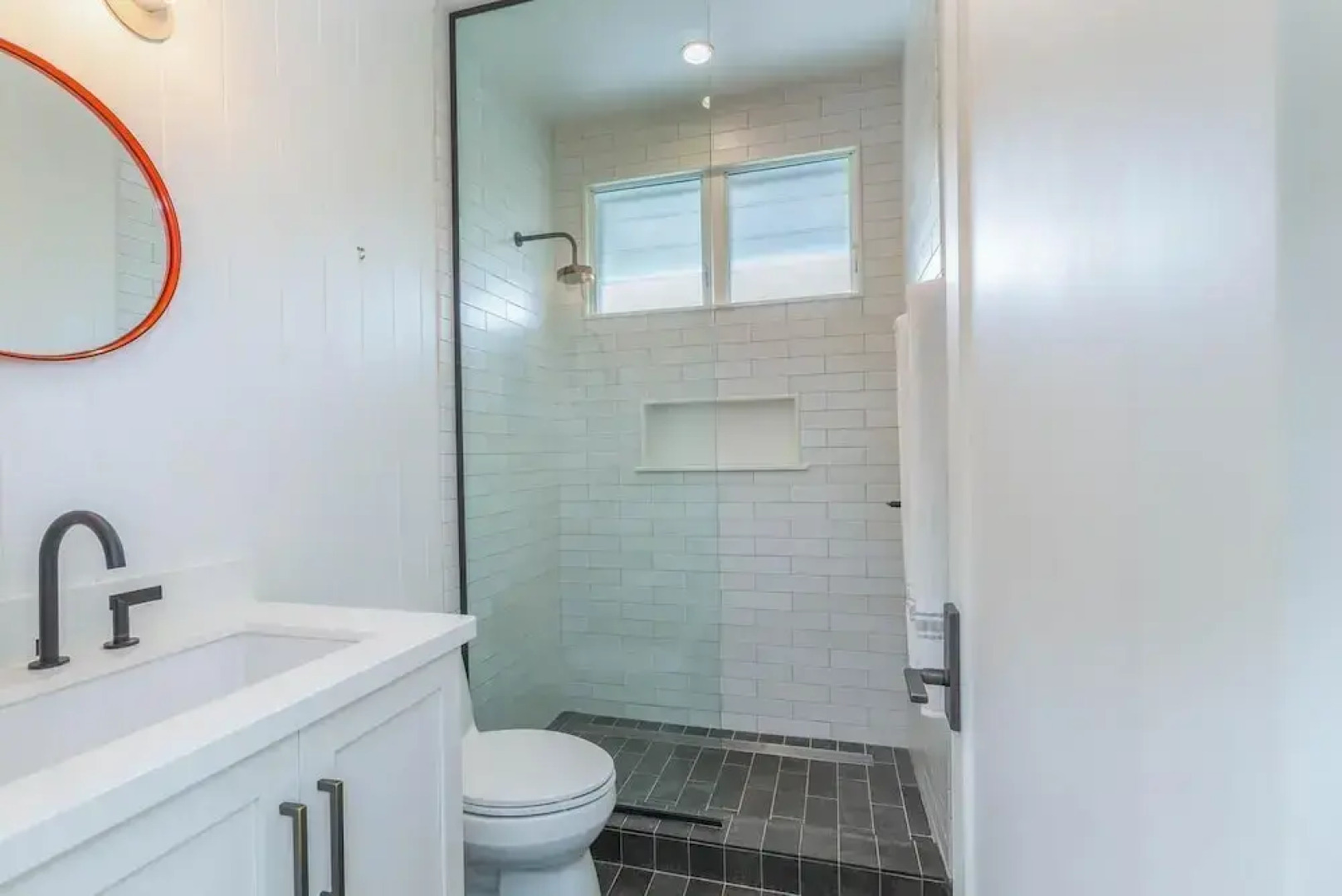 Hanalei Beachfront 2 Bedroom Home by RedAwning