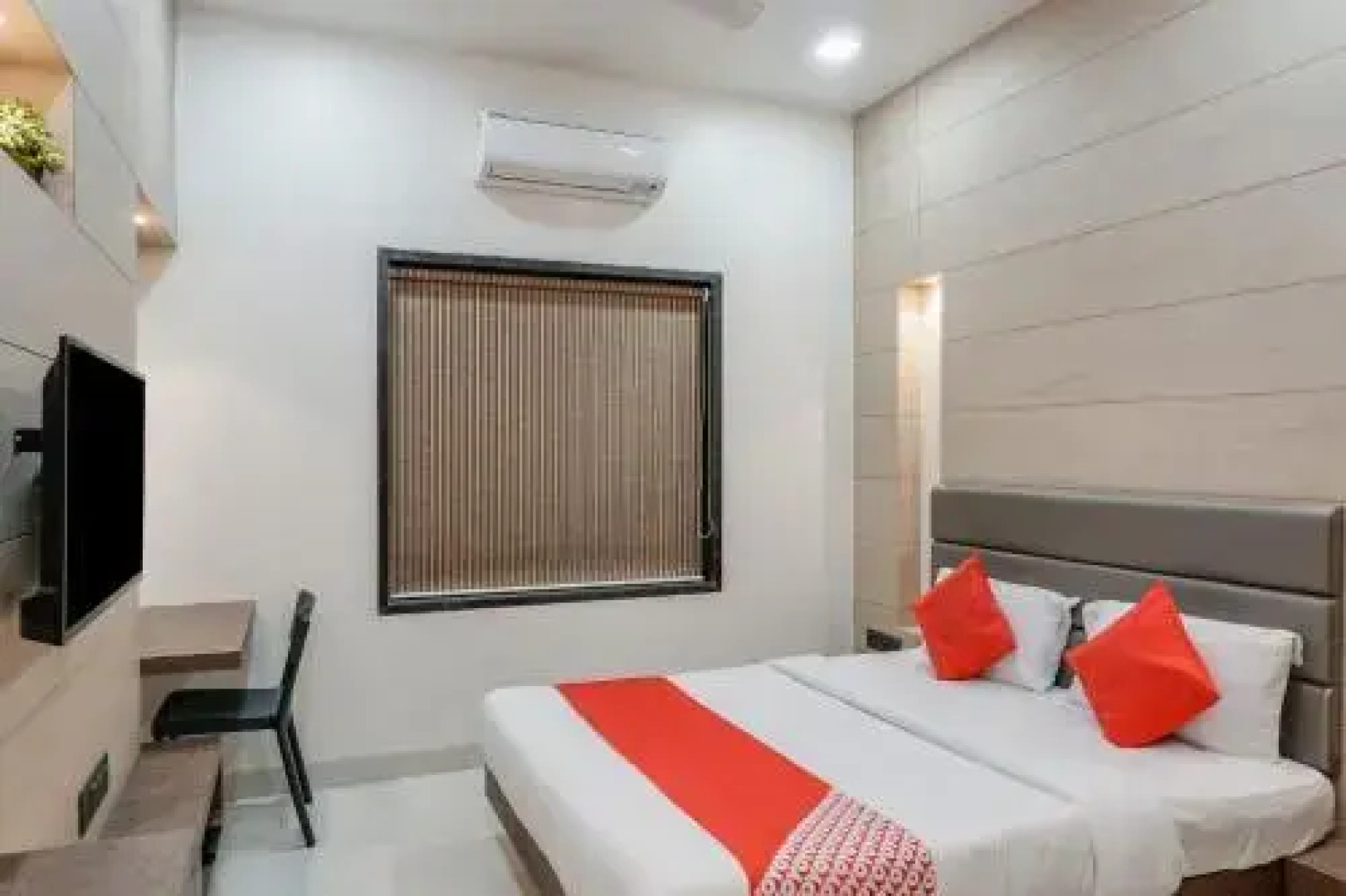 OYO 24187 Samar Palace