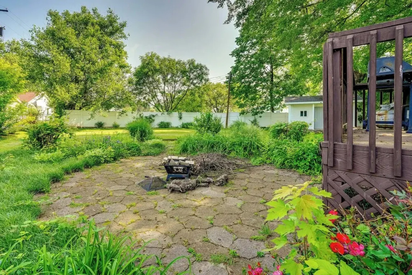 Charming Bardstown Home w/ Deck ~ 1 Mi to Downtown