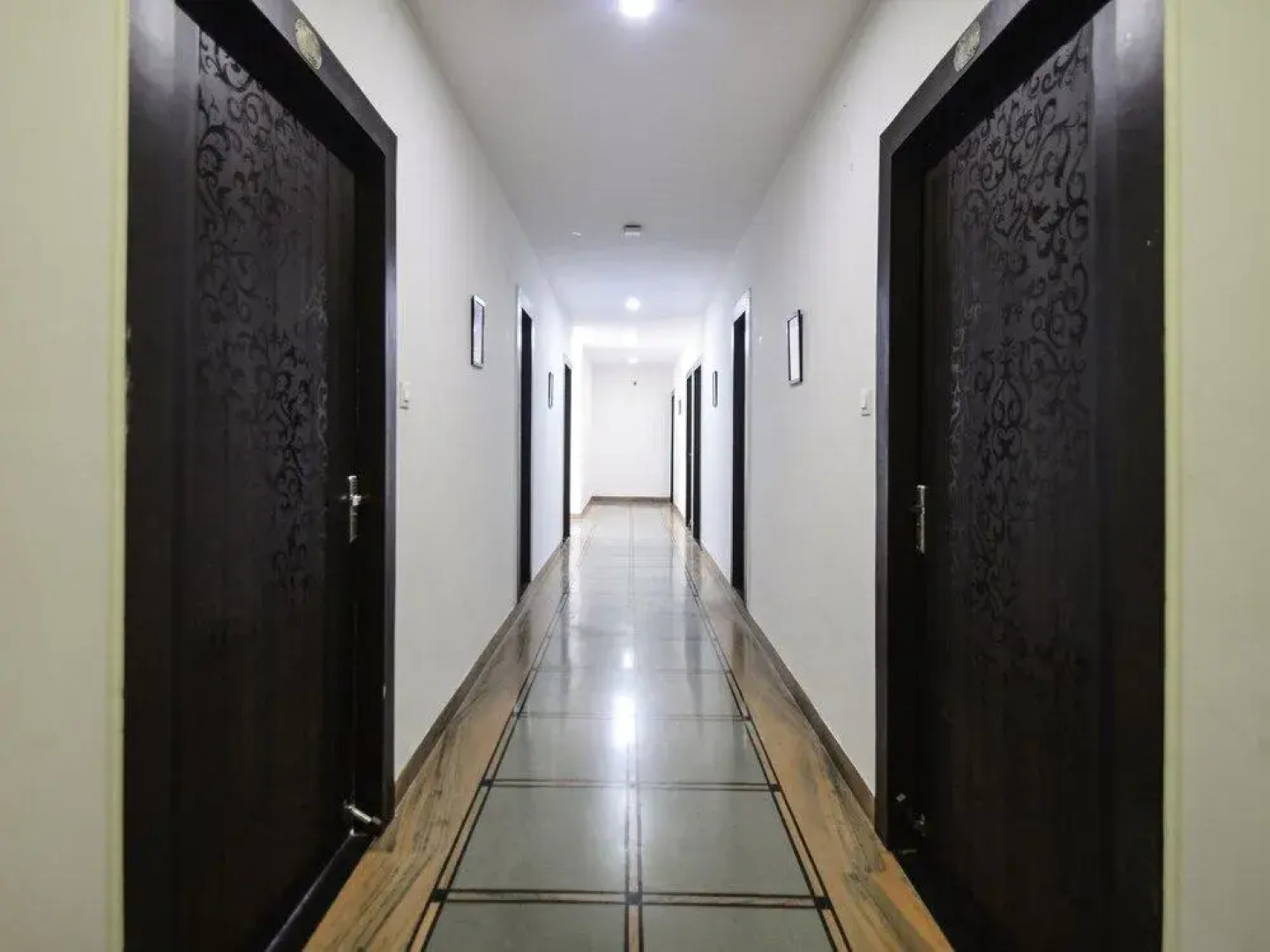 OYO 18262 Hotel White Tulip