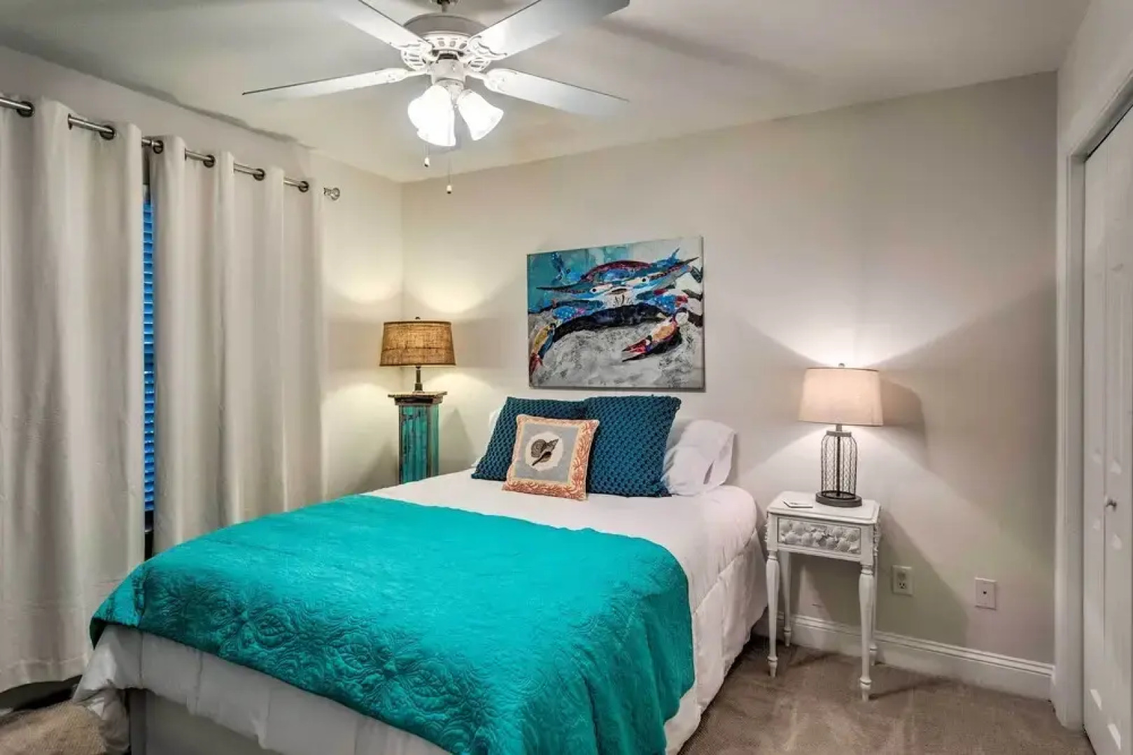 3rd-floor Riverfront Condo: Walk to Downtown Eats!