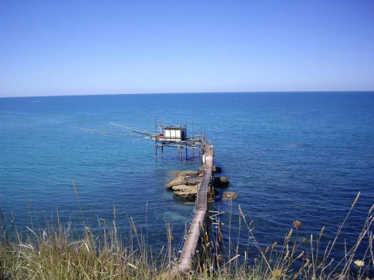 Sea view apartment 10 minute walk to the sea