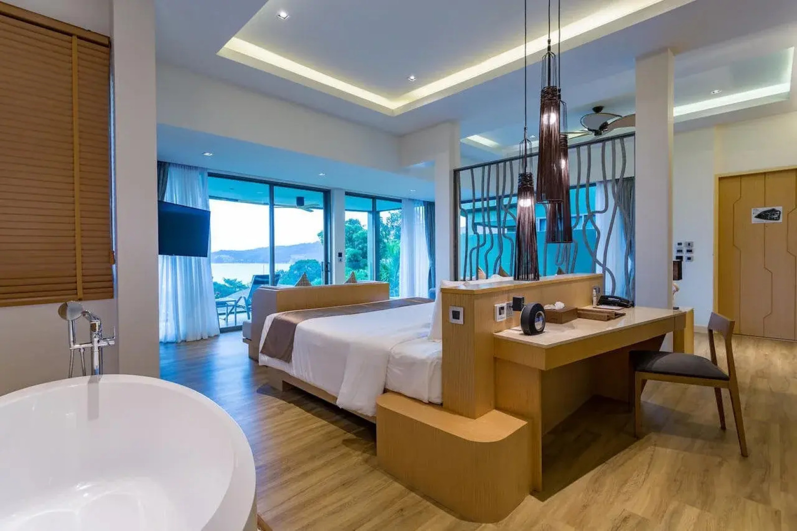 Crest Resort & Pool Villas