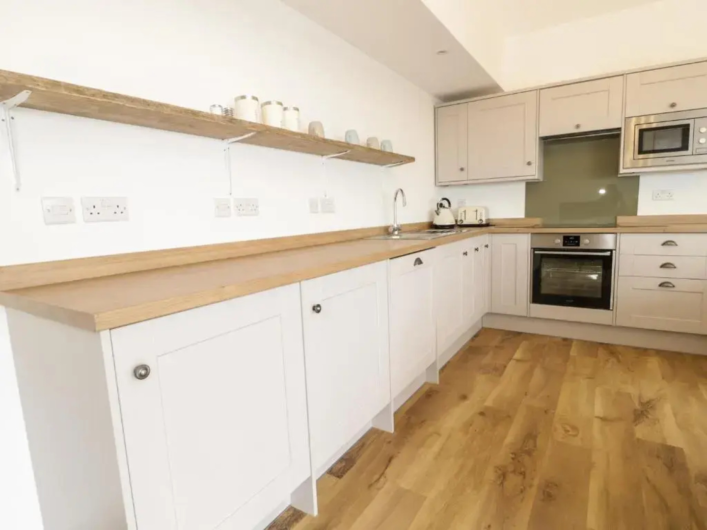 Swan Lodge Castle Farm