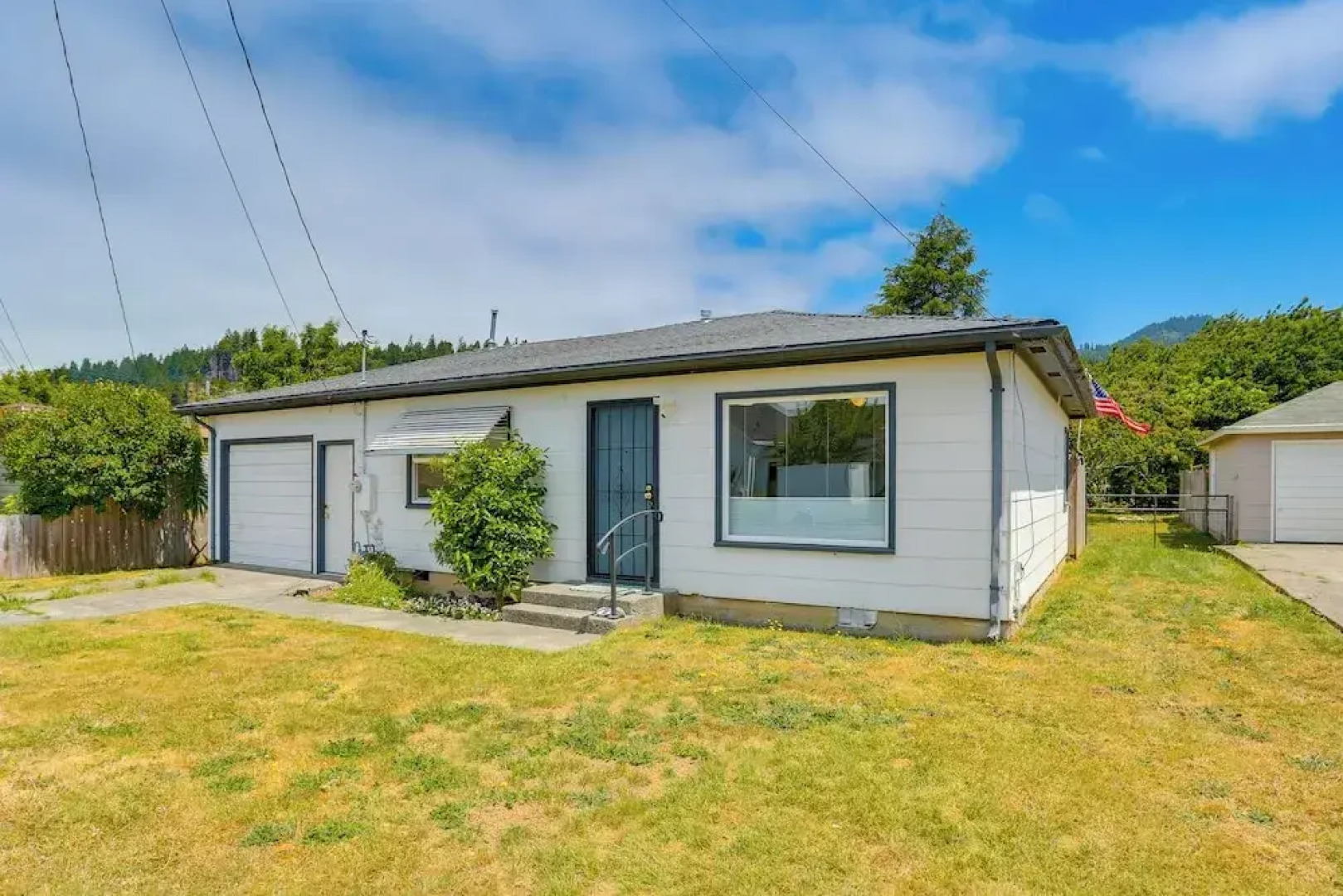 11 Mi to Arcata Bay: Home w/ Garden in Blue Lake!