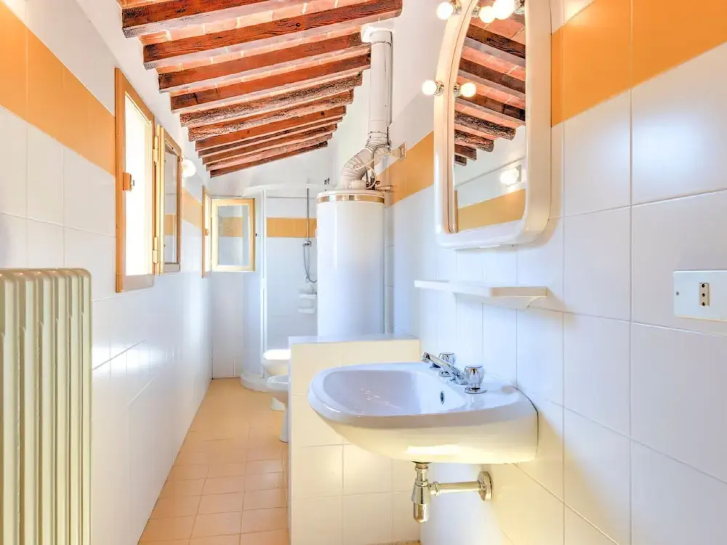 Hilltop Holiday Home in San Miniato with Hot Tub