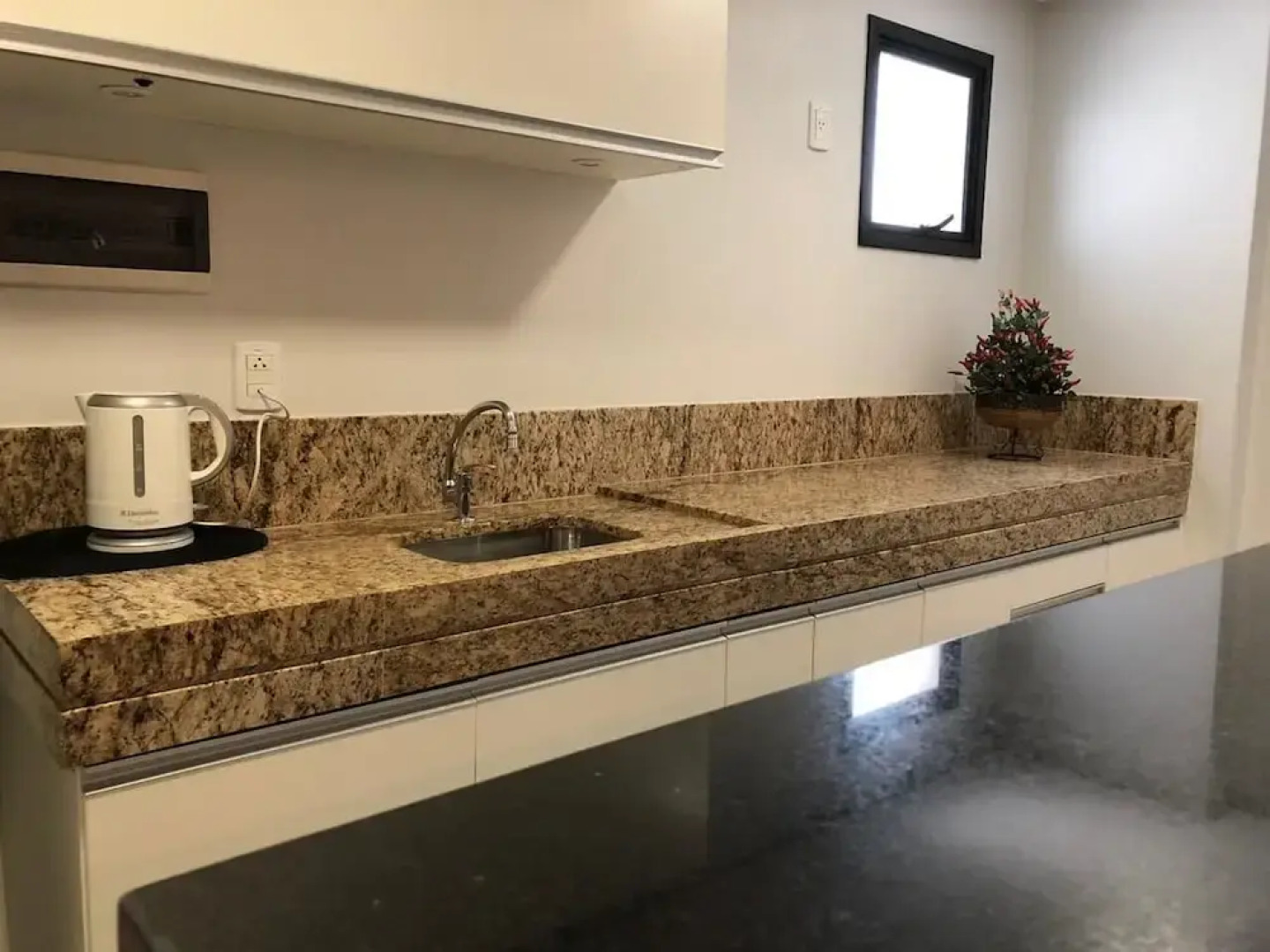 Flat Sun Square Residence