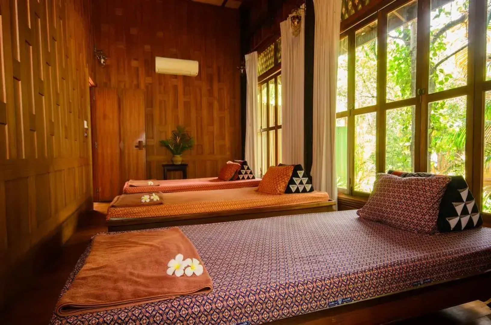 Petchvarin Resort and Spa