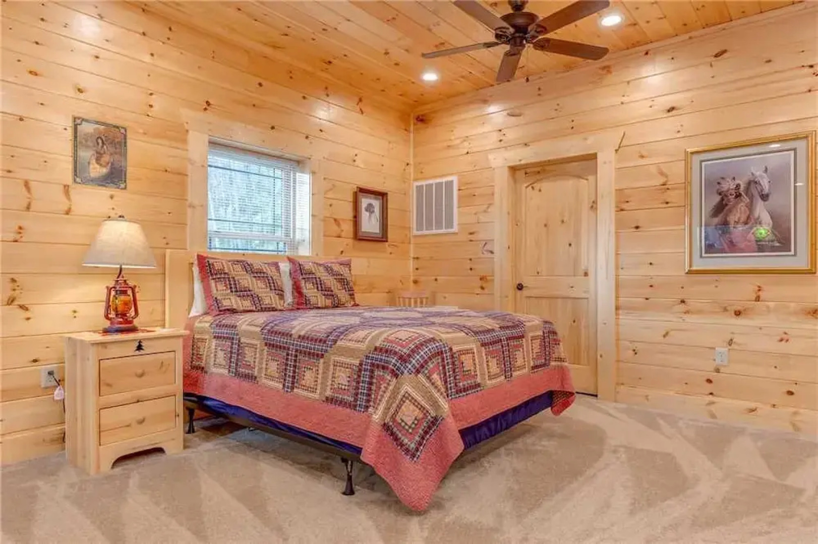 Lone Wolf Lodge - Three Bedroom Cabin