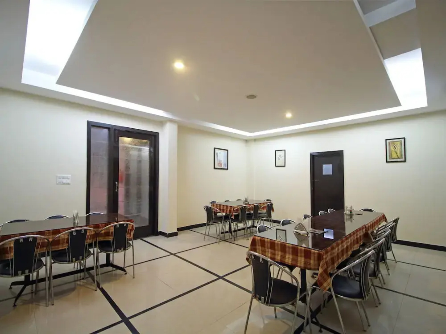 Hotel Center Point by OYO Rooms