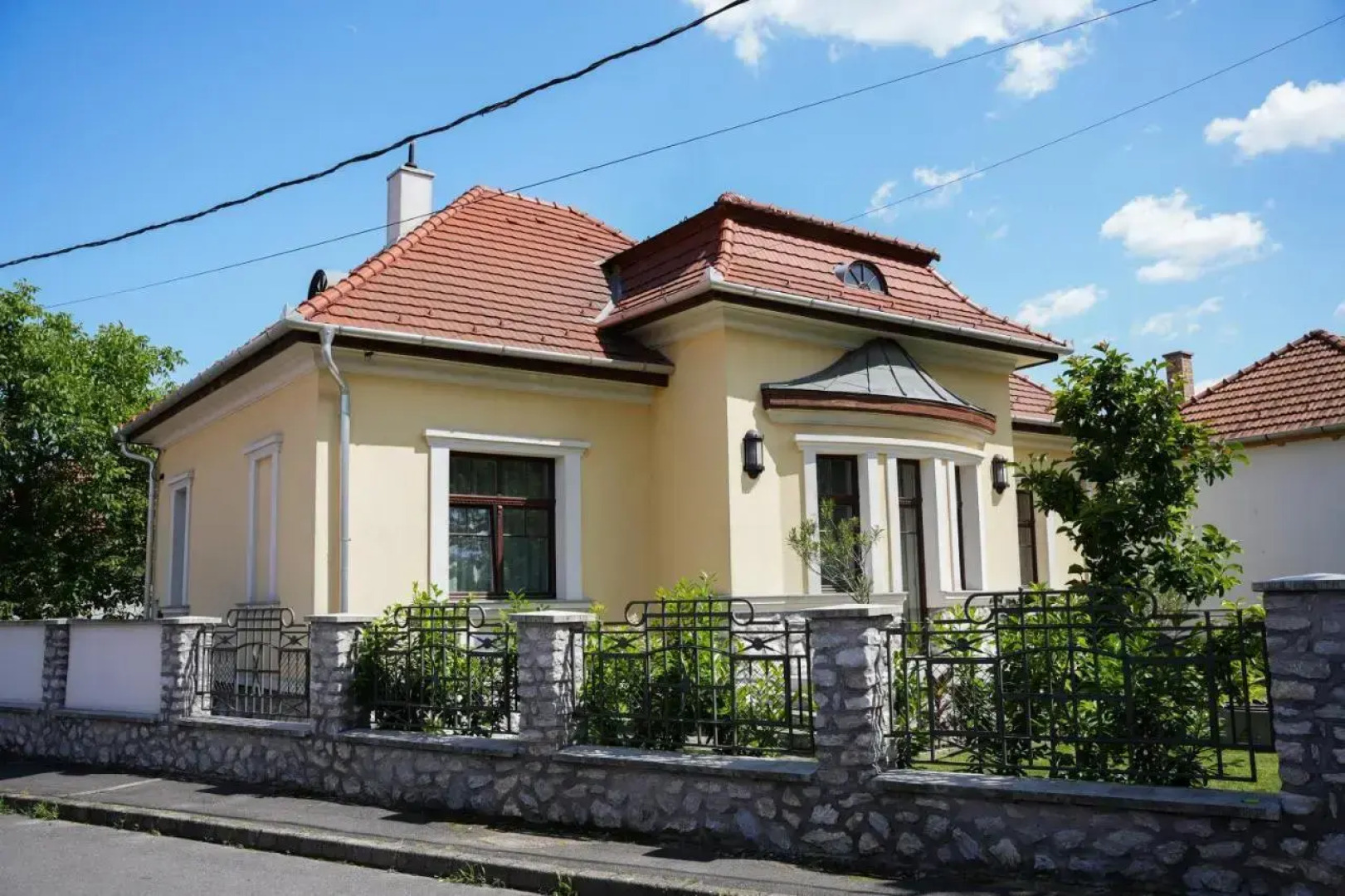 Varkert Deluxe Apartmanhaz