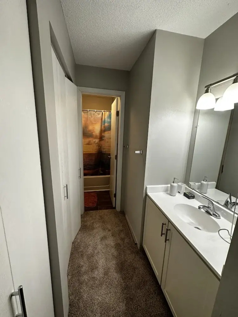 Glamorous 2B2BA with patio views and gym