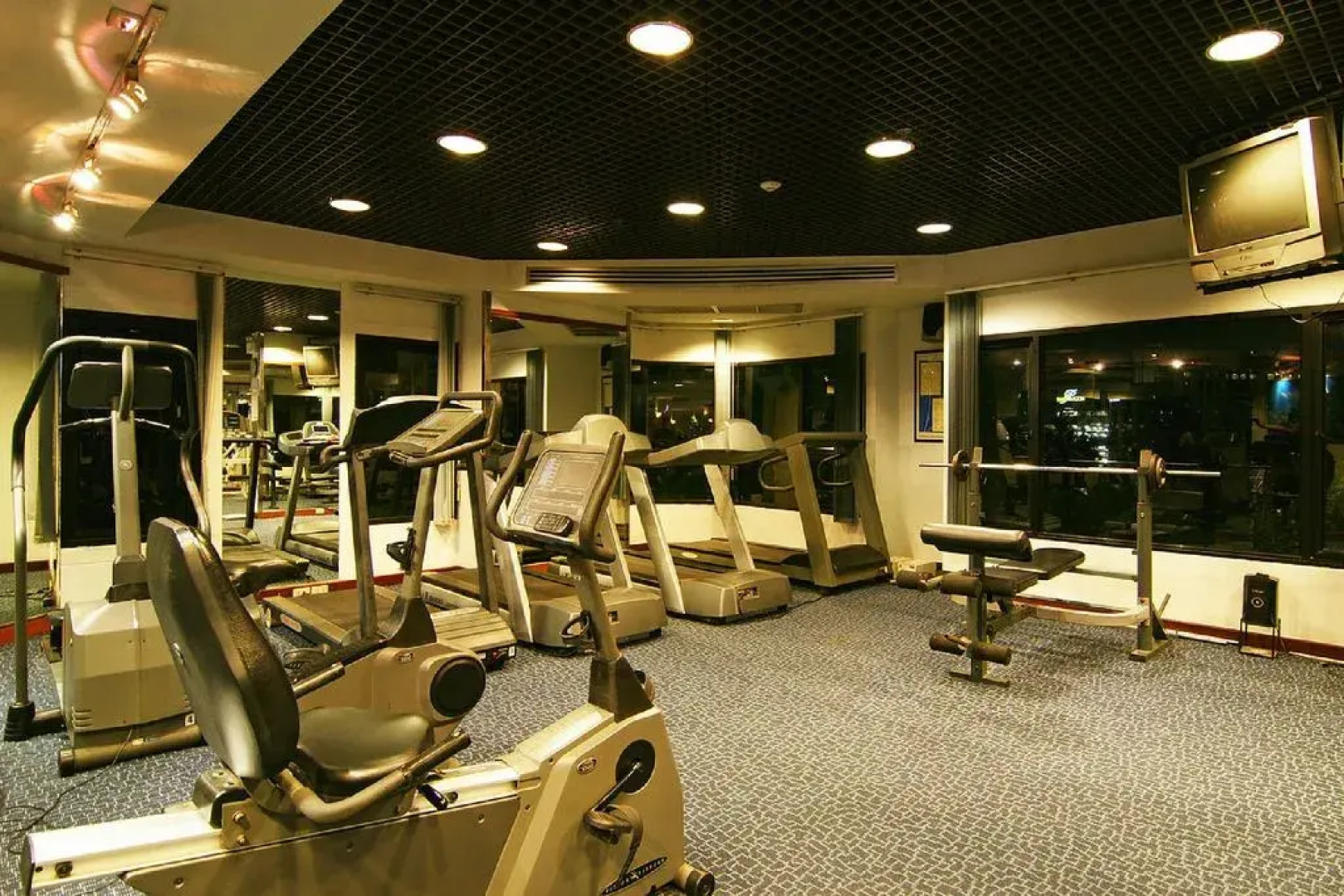 Grand Diamond Suites Hotel