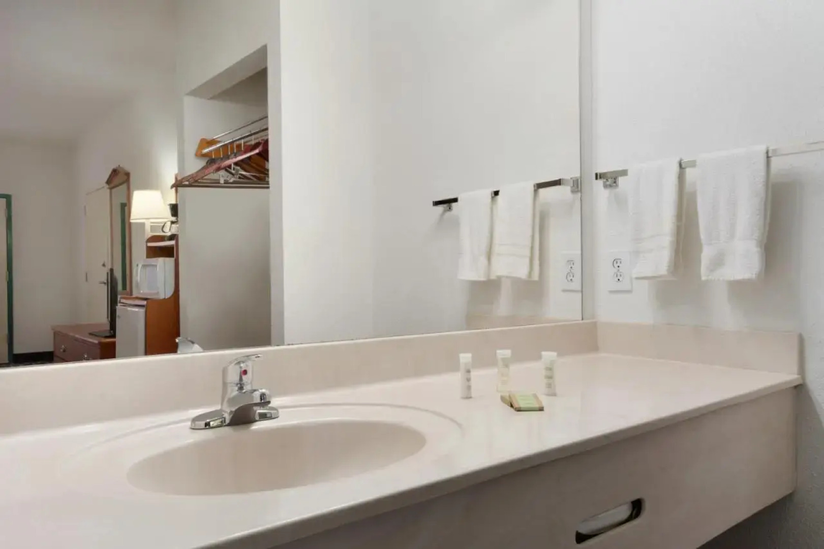 Best Western Fairwinds Inn & Suites