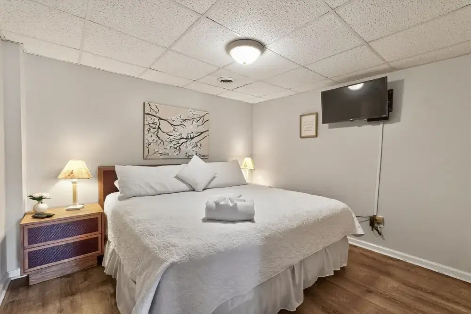 Coastal Retreat Steps From Private Beach 2 Bedroom Apts