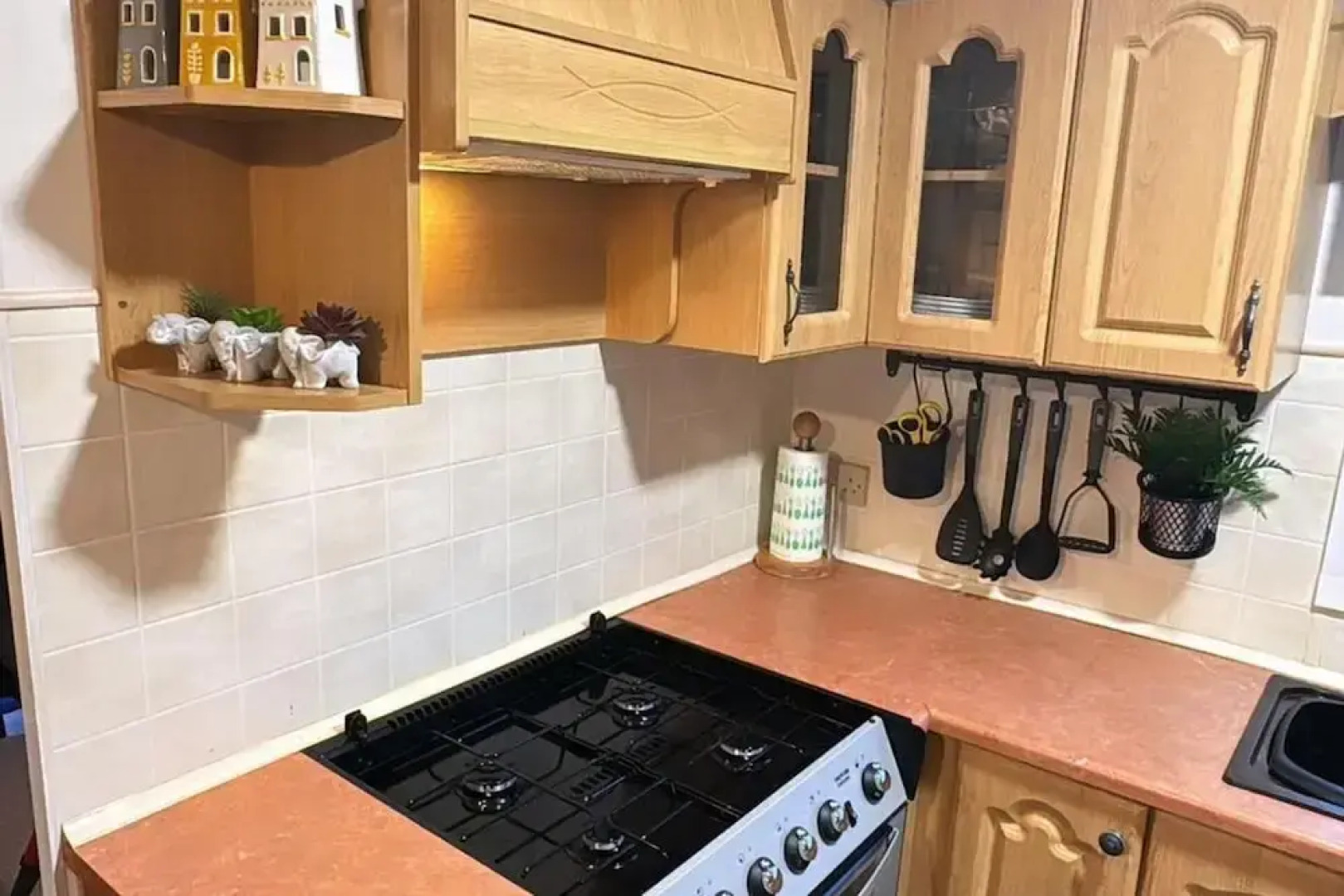 Llanarmon-yn-ial 3-bed Caravan, Sleeps 6