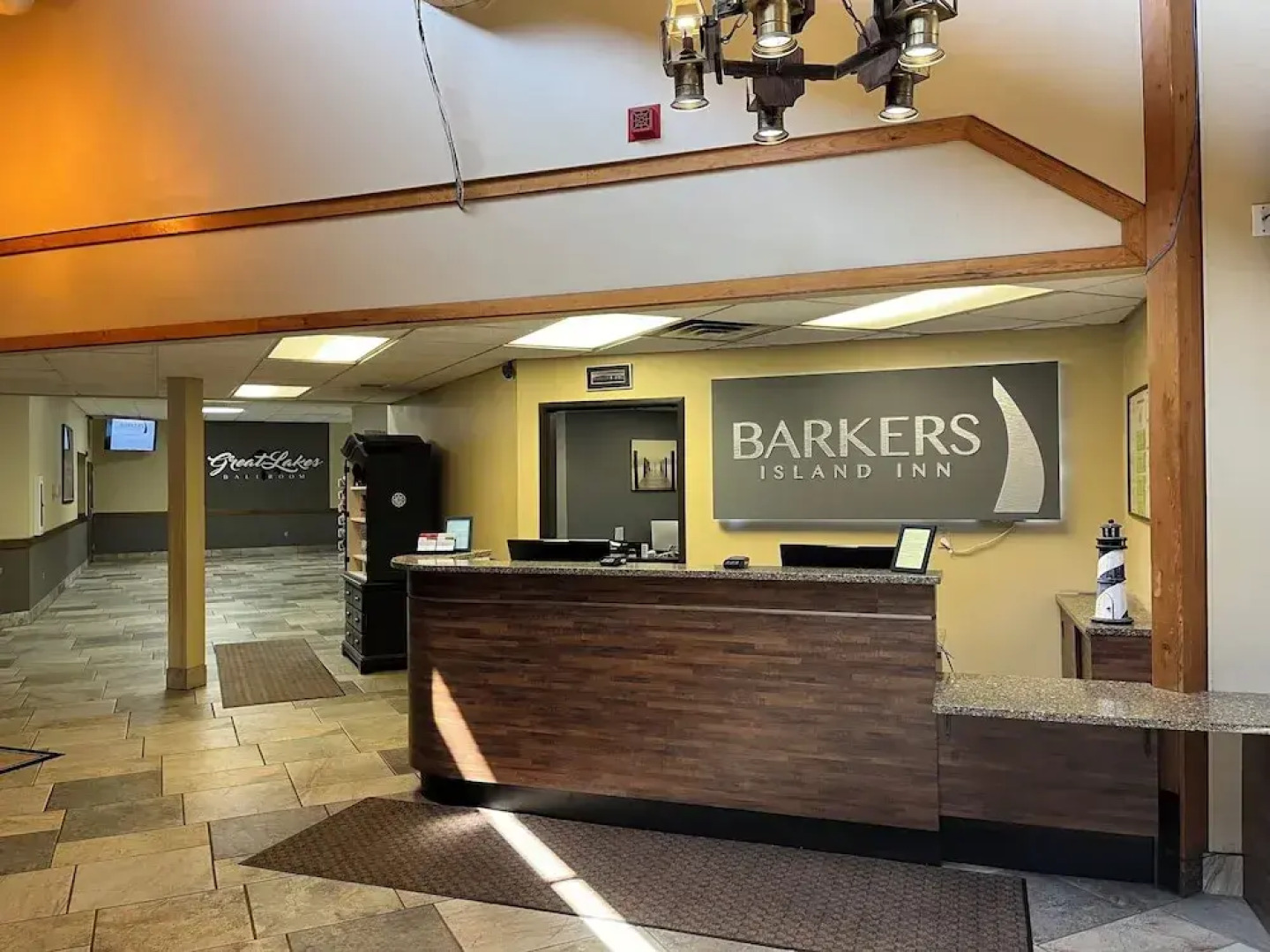 Barker's Island Inn Resort