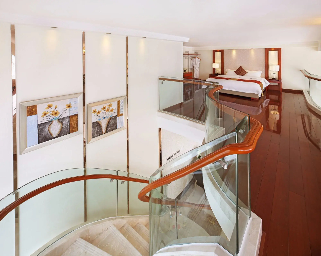 South & North International Apartment