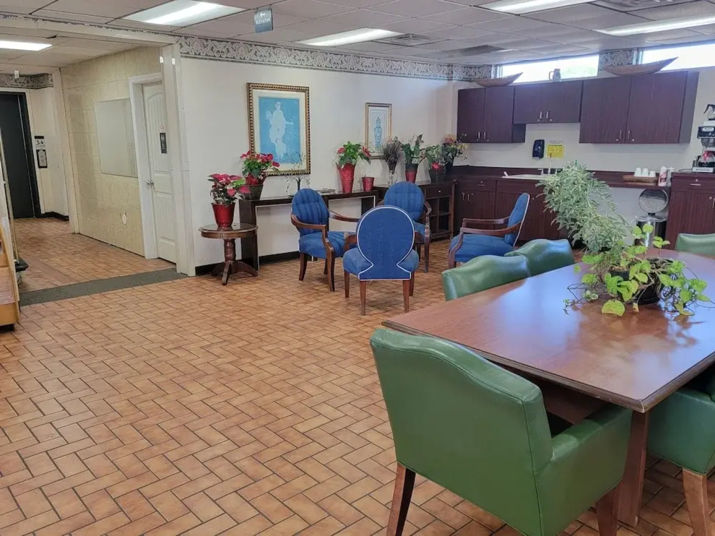 Studio 9 Inn & Suites