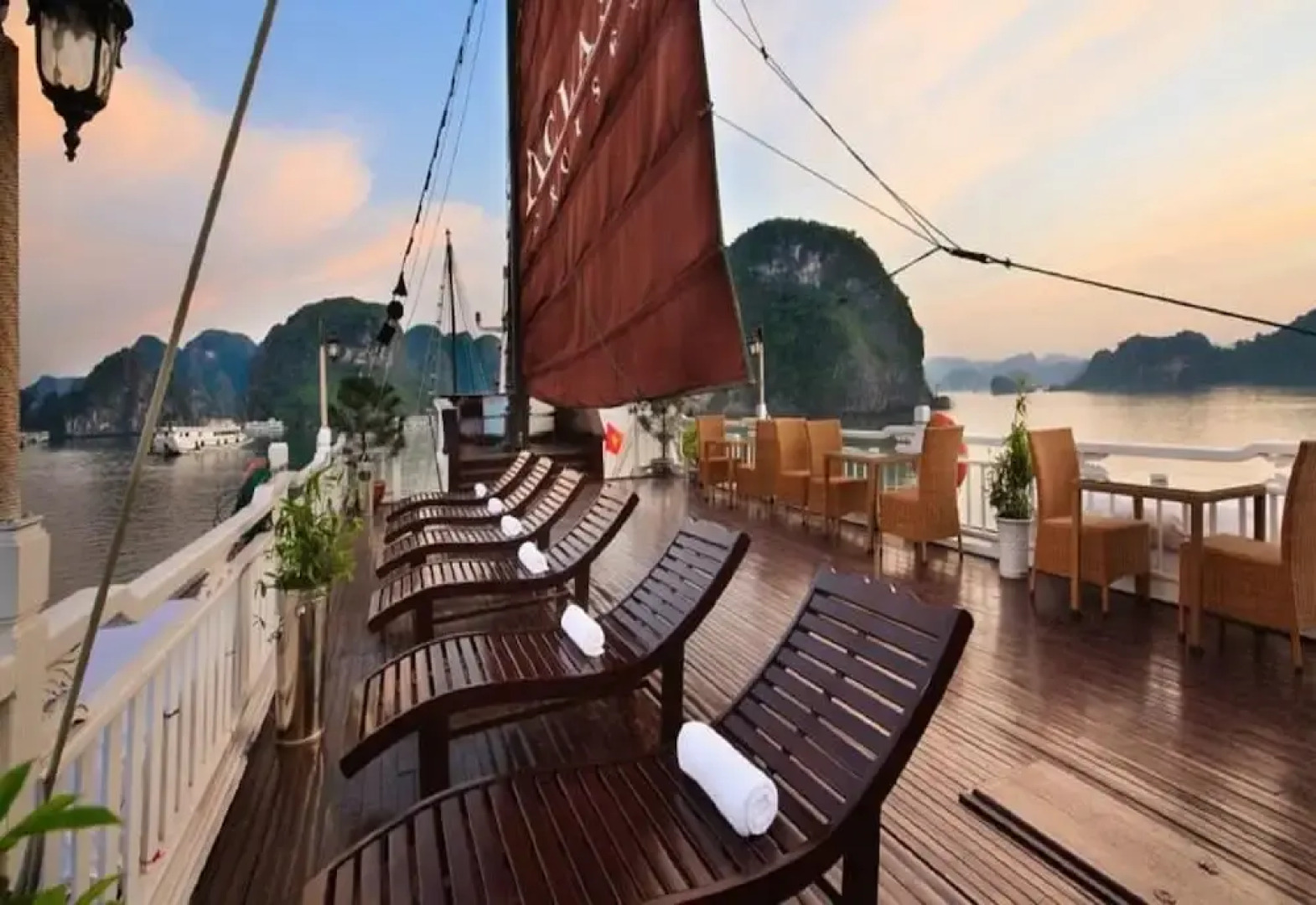 HaLong Canary Cruise
