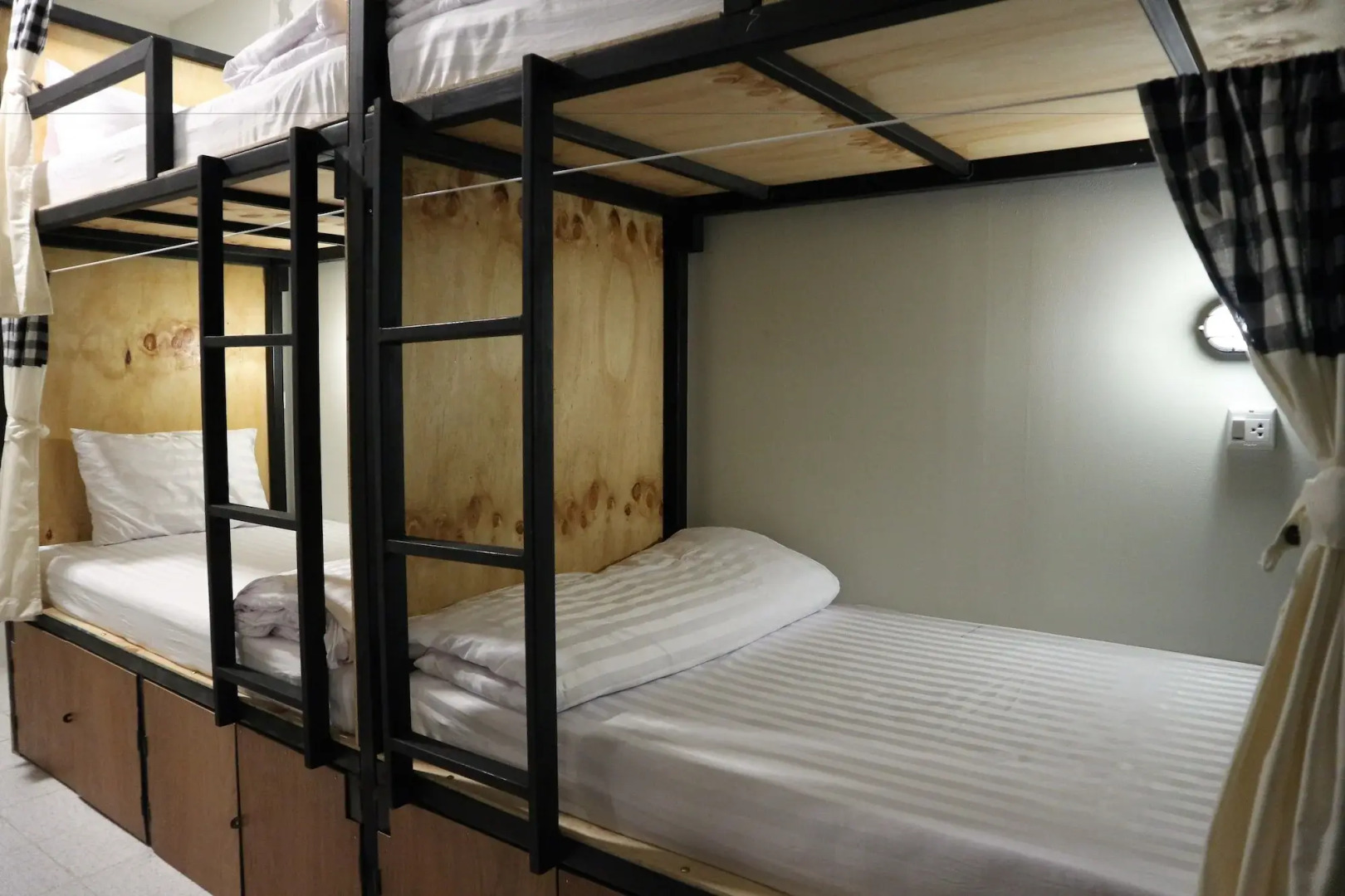 The Neighbors Hostel - Adults Only