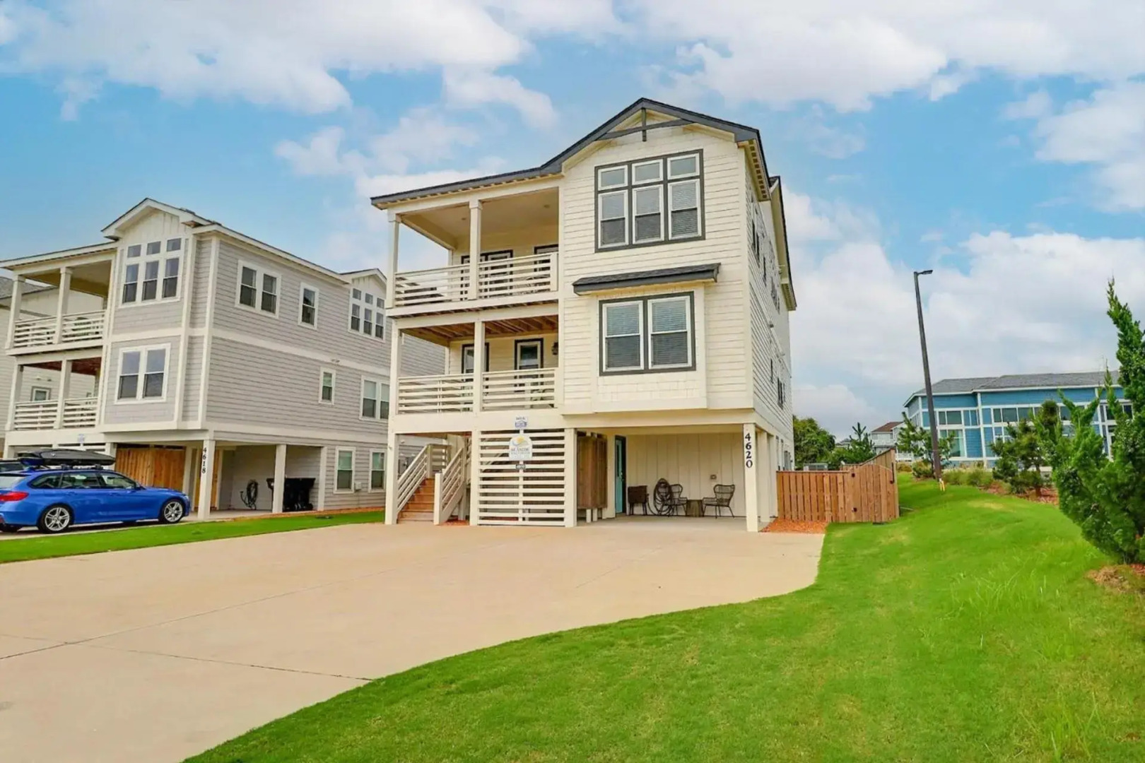 4059 - Bikinis & Martinis