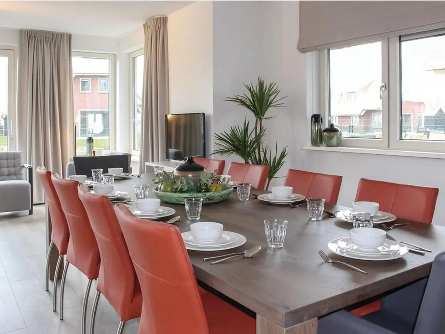 Beautiful villa with enclosed garden, in a holiday park in Friesland