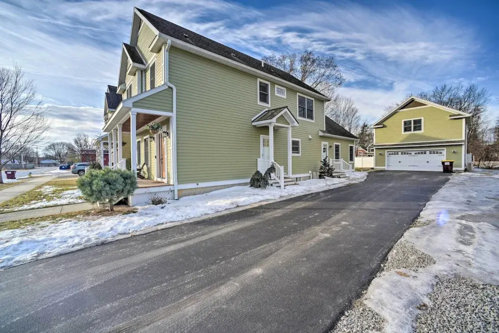 Stunning House w/ Deck, Game Room & Home Gym!