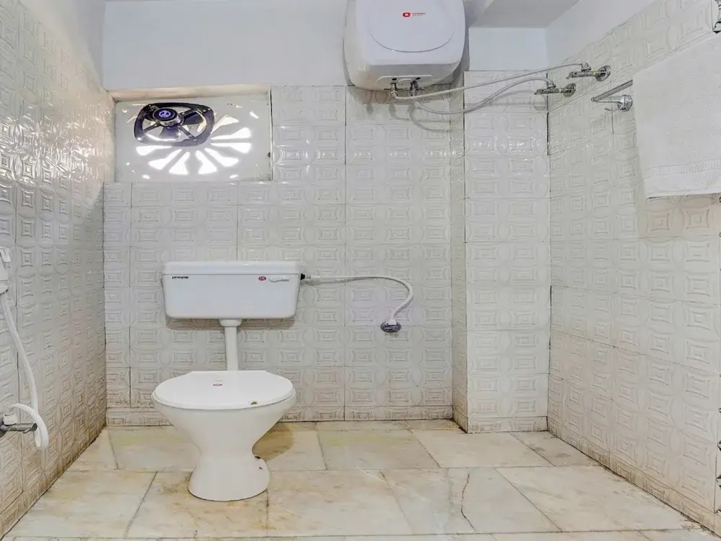 OYO 19609 Hotel Rajprabha