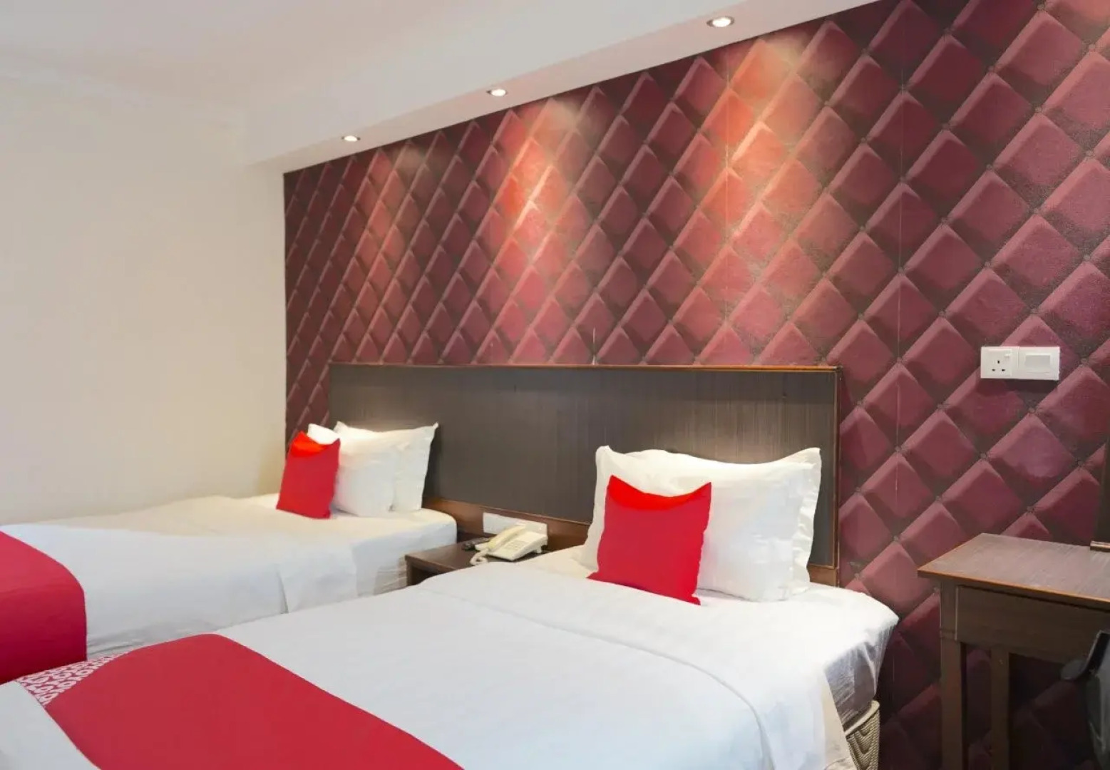 OYO 43987 Season Inn