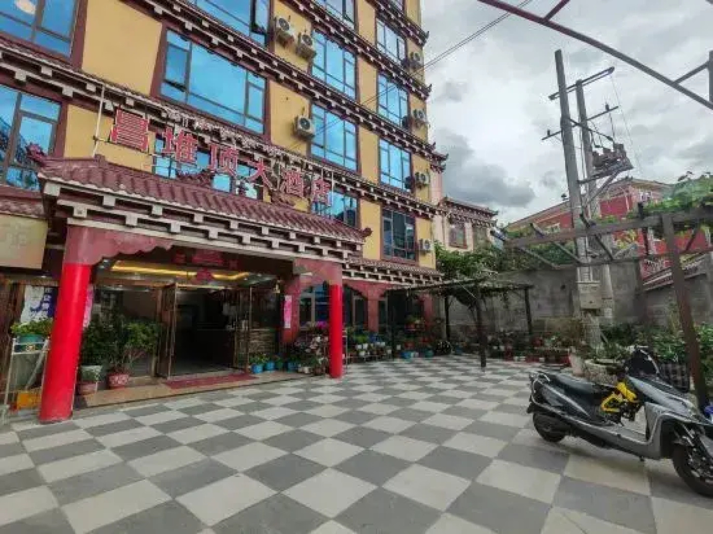 Batang Changduiping Hotel