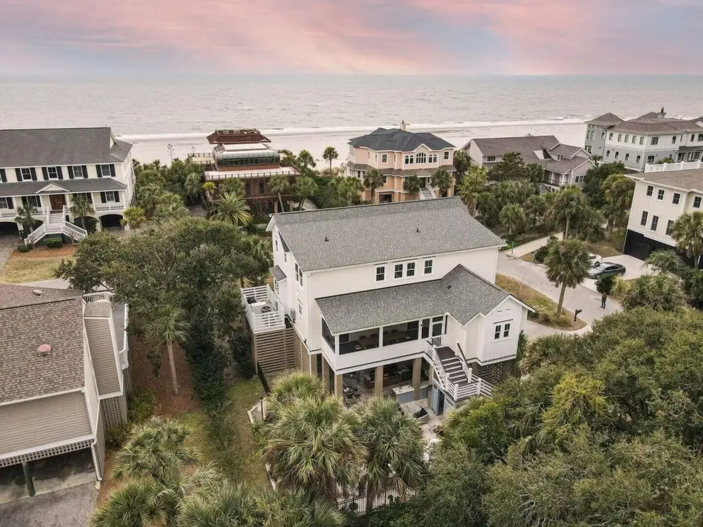 Pelican - Modern Beach Retreat w Patio & Pool