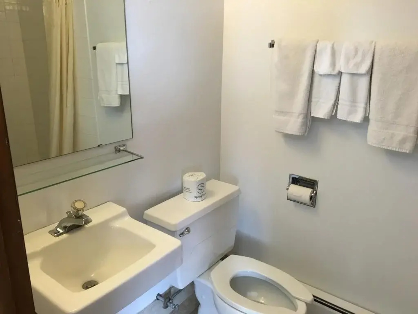 Coho Motel and Suites