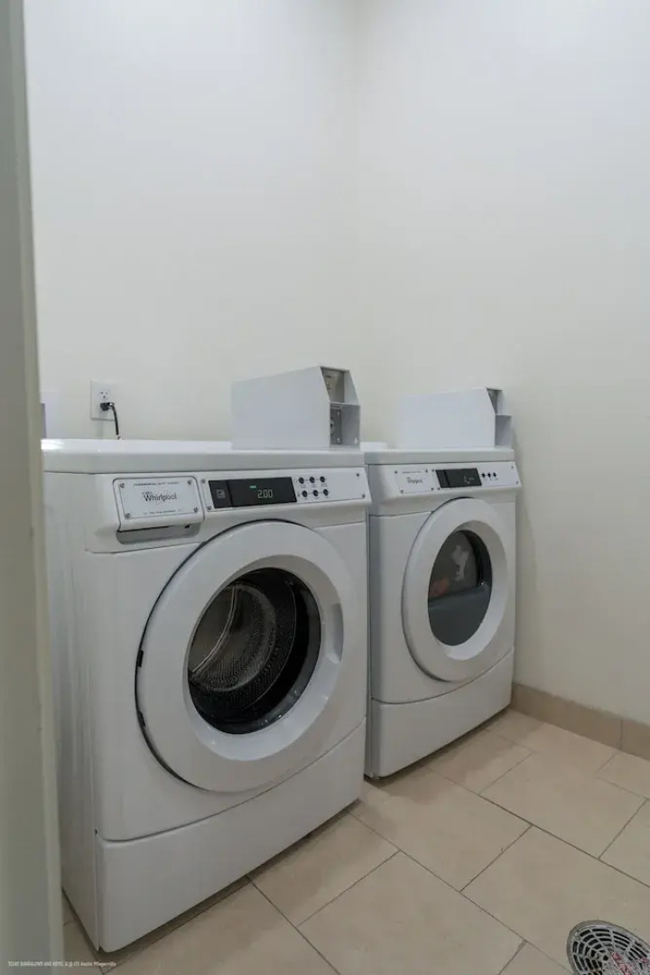 Texas Bungalows Hotel & Hotel Que at  i35 Austin Pflugerville