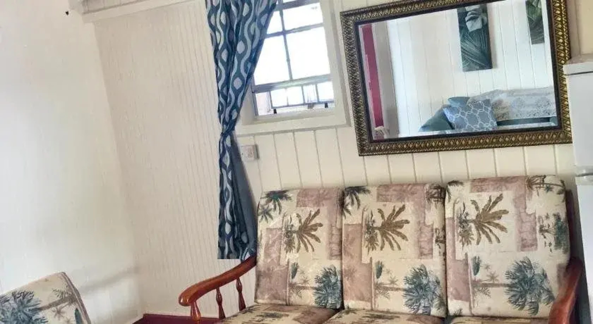 Rainbow Beach Apartments & Rooms