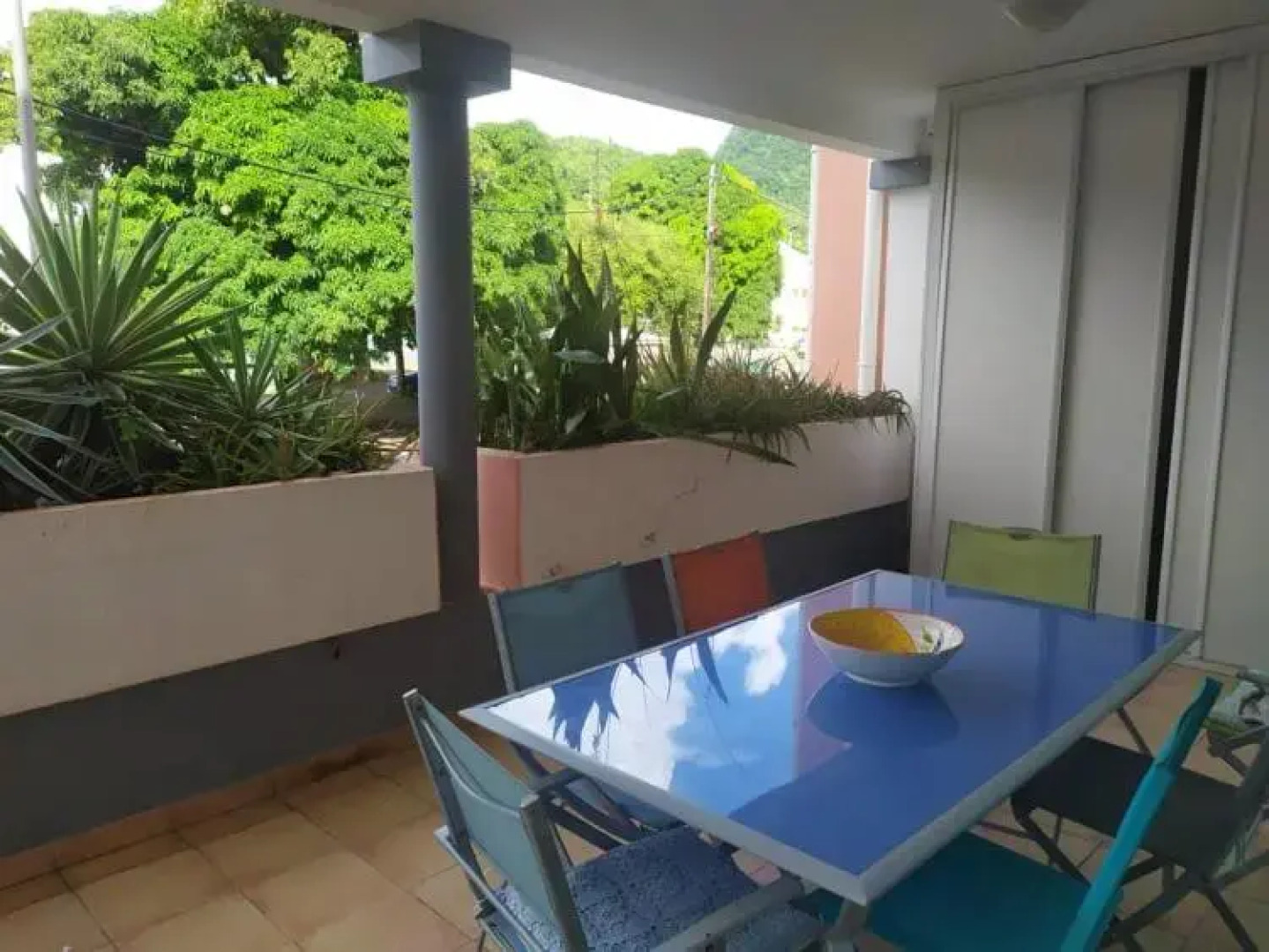 Charmant appartement en bord de mer avec piscine