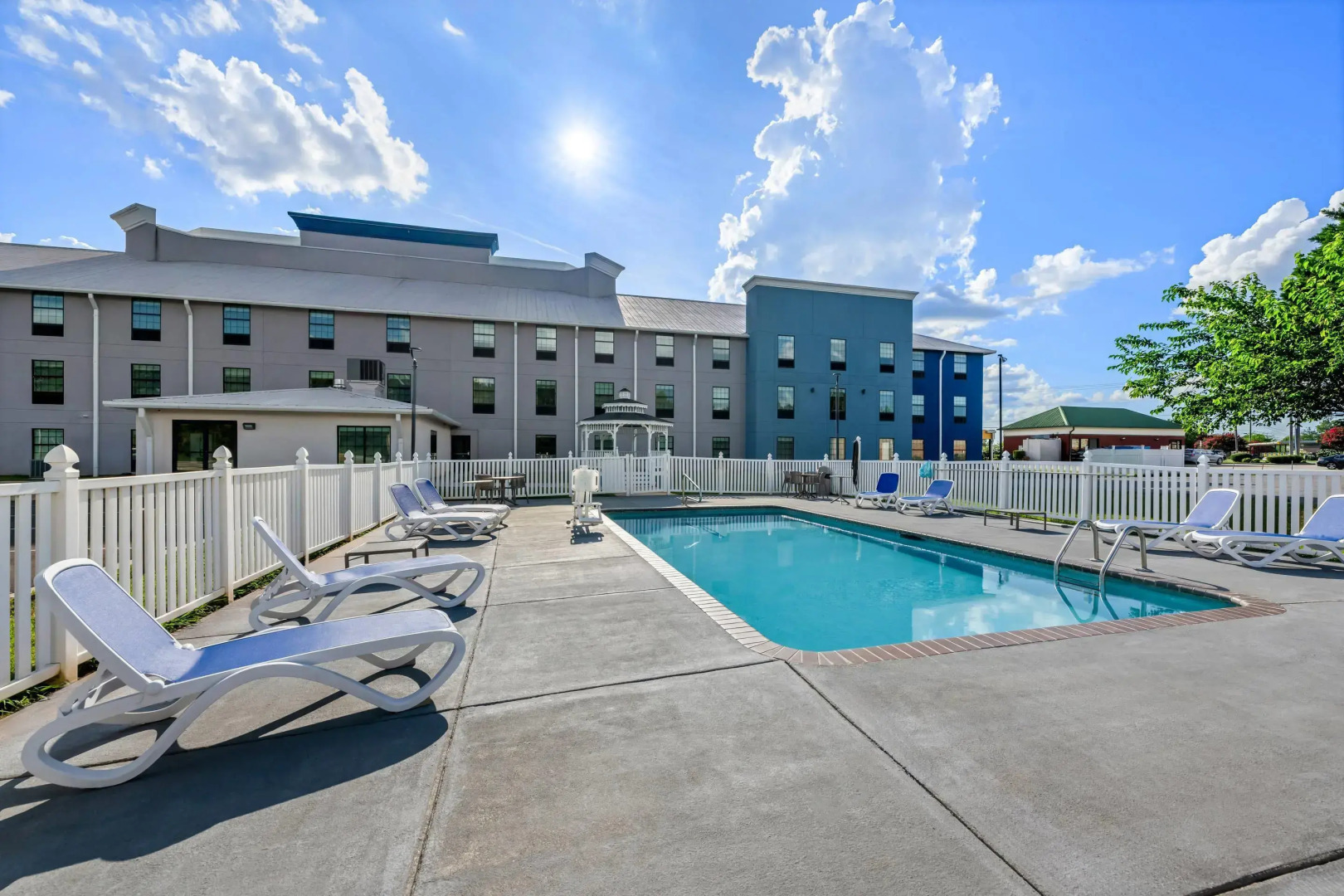 Comfort Inn & Suites River City Decatur