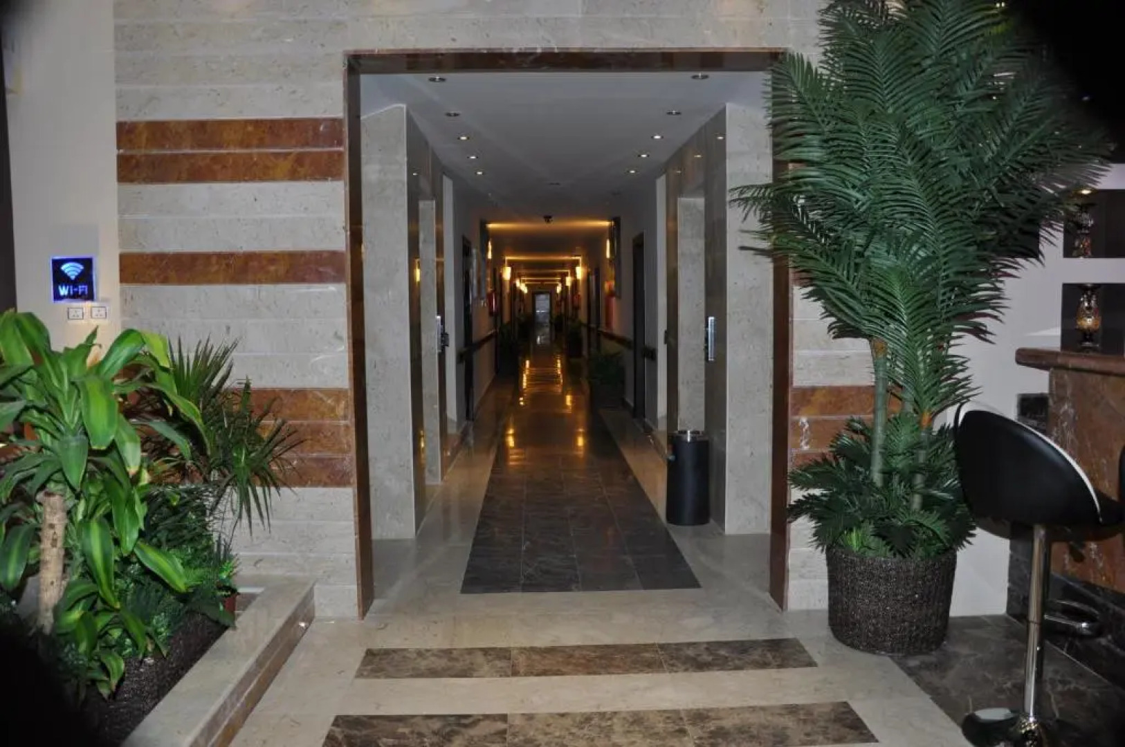 Al Bustan Crown Hotel 2