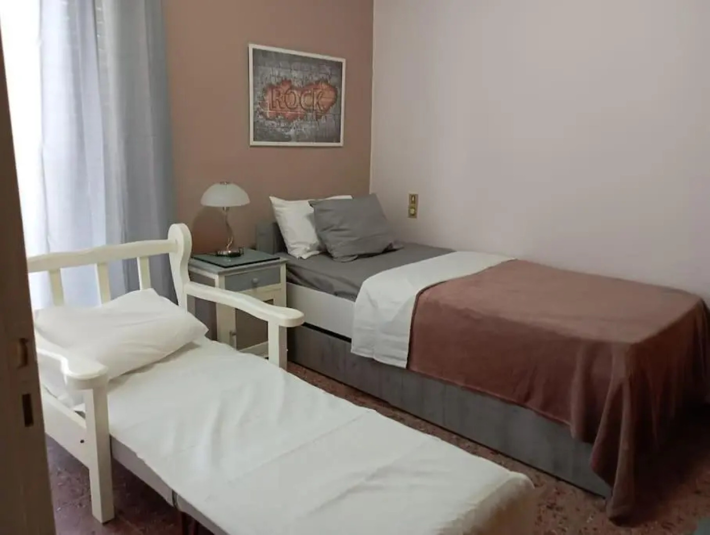 ΤΟ ΔΙΑΜΕΡΙΣΜΑ ΤΗΣ ΜΑΙΡΗΣ or MARY'S APARTMENT