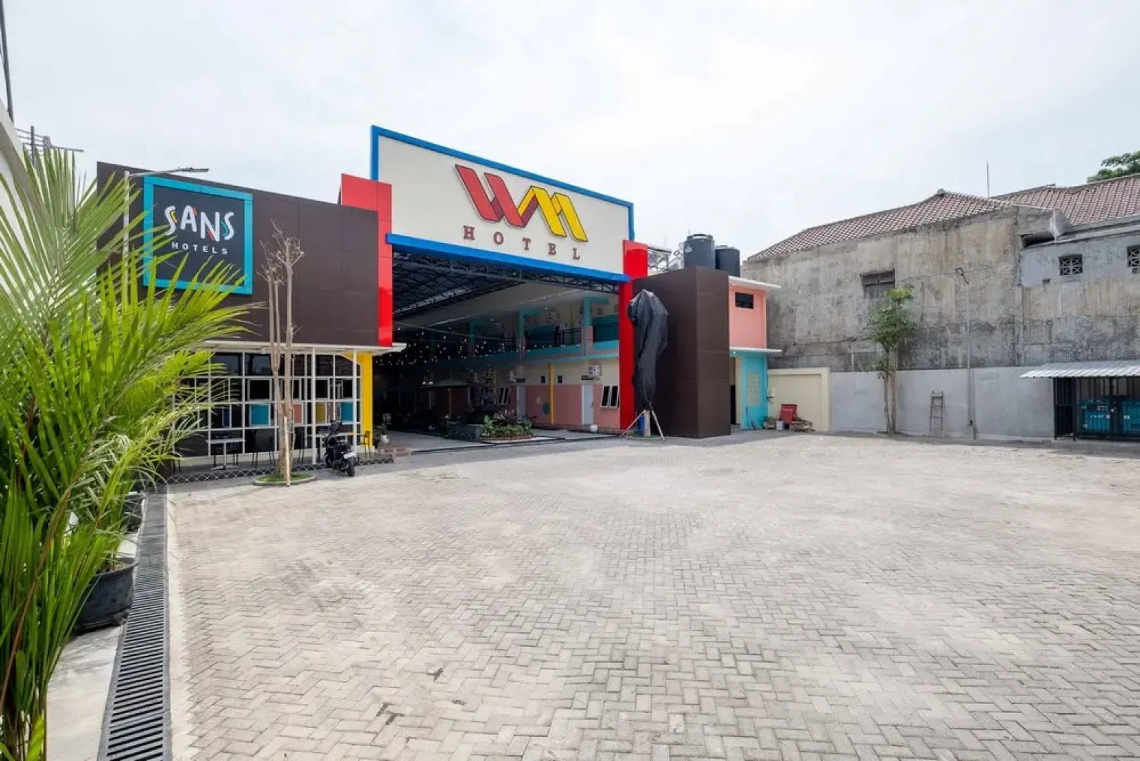 Sans WM Hotel Blitar