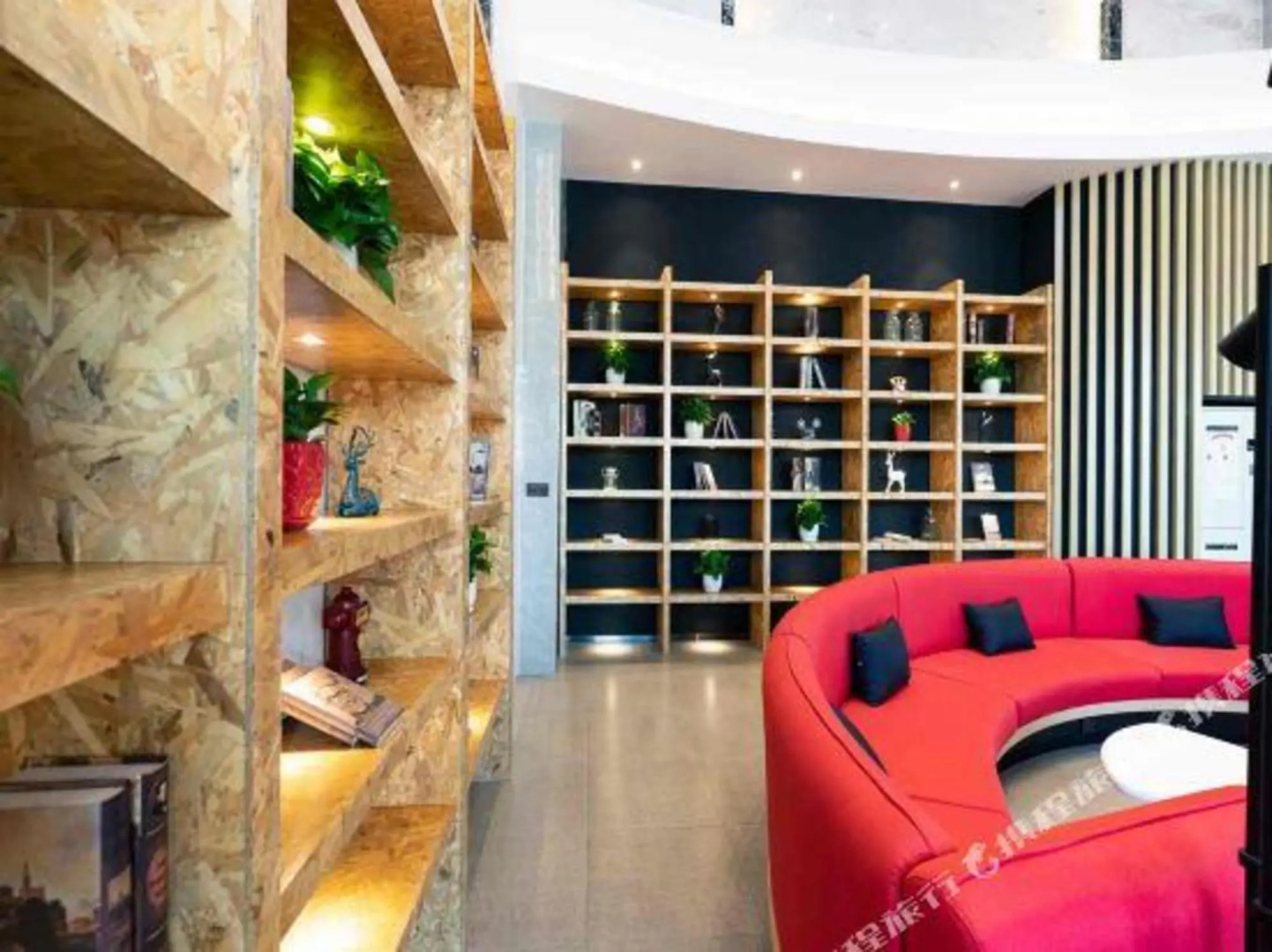 Ibis Hotel (Changji Jianshe Road Snack Street)