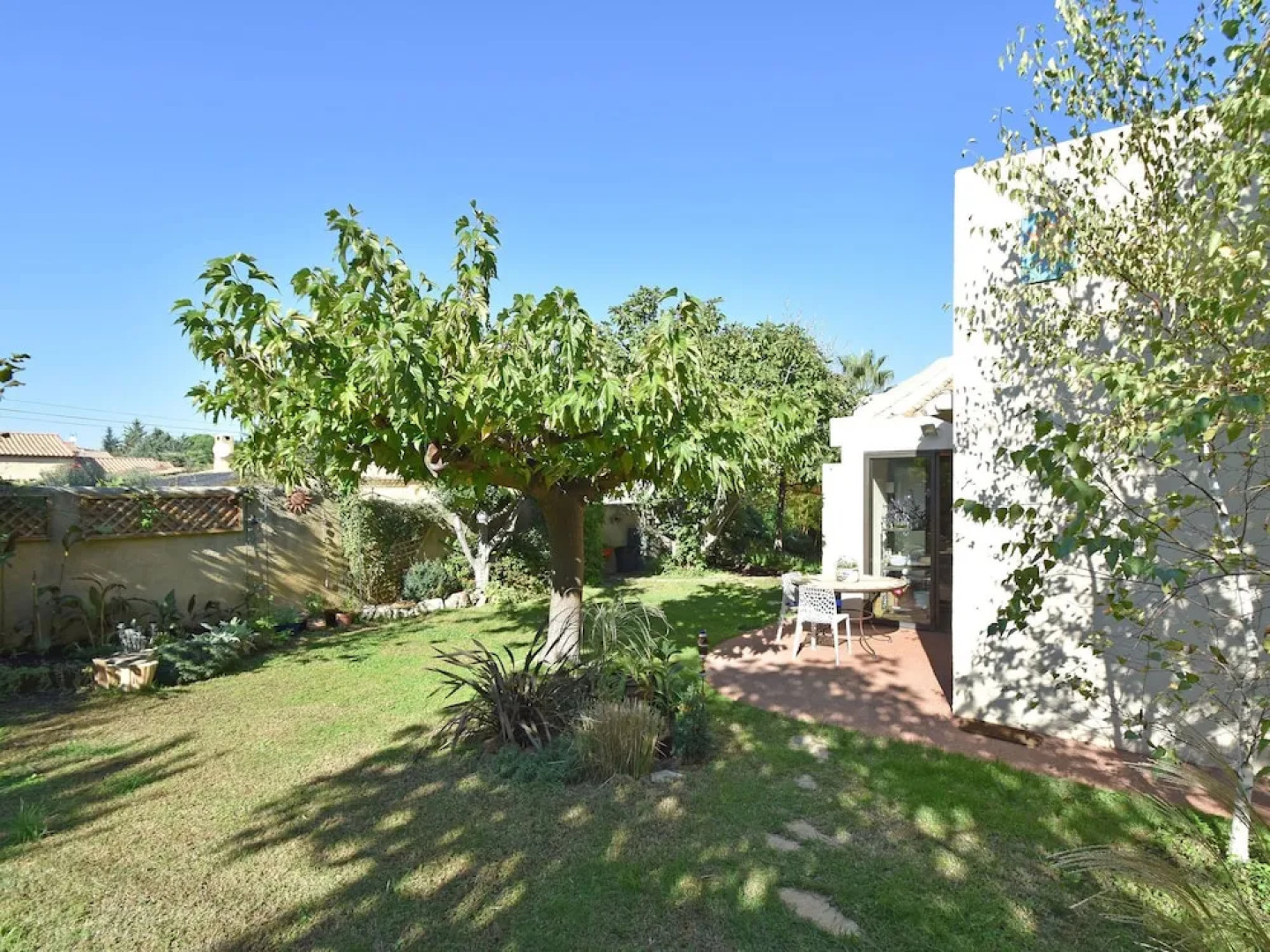 Modern villa in Cournonterral, with large garden, private pool and terrace