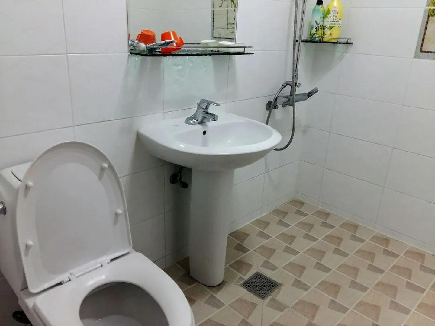 Happy Tour Guesthouse - Hostel