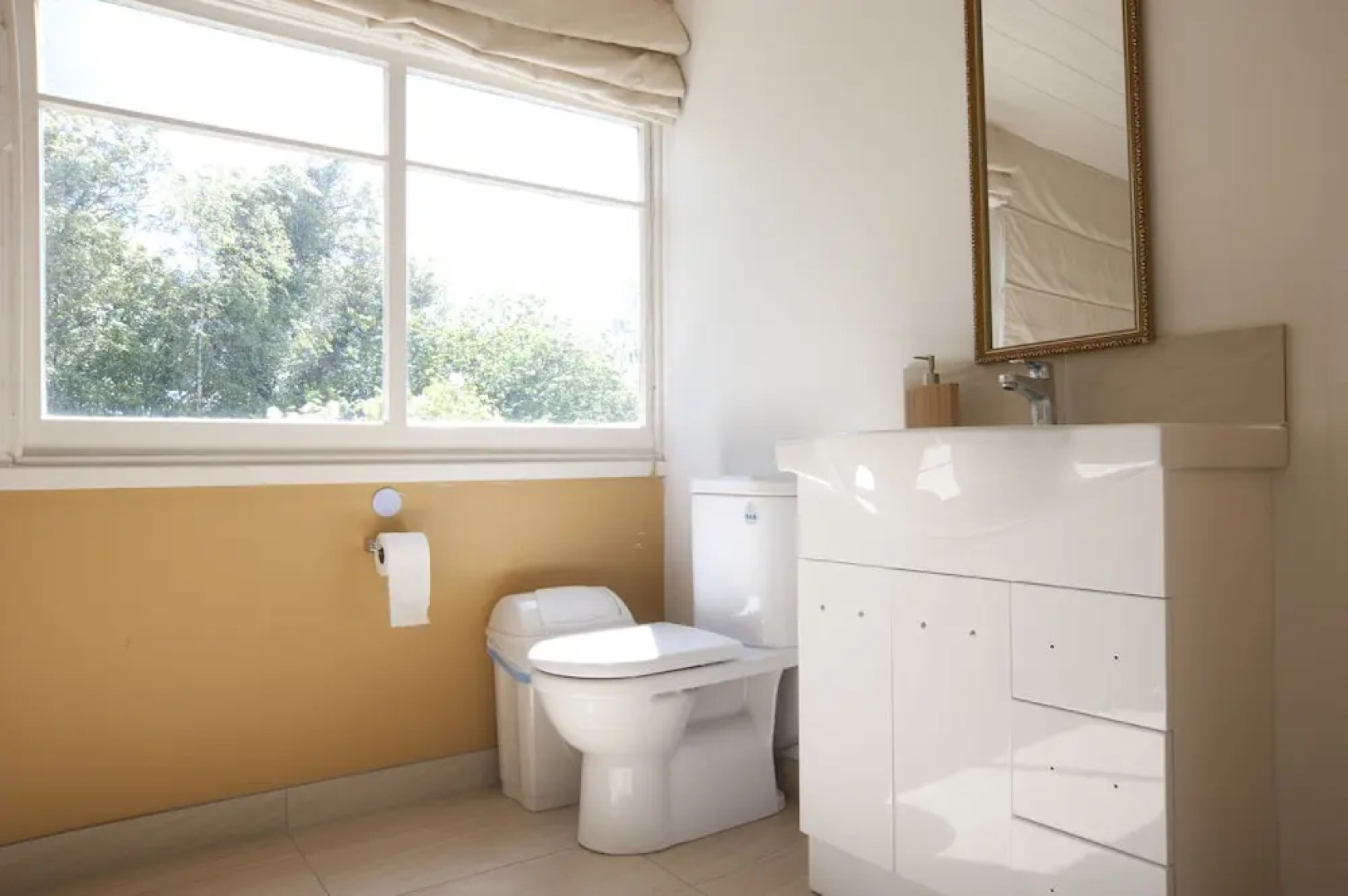 Lowena Cafe and Accommodation