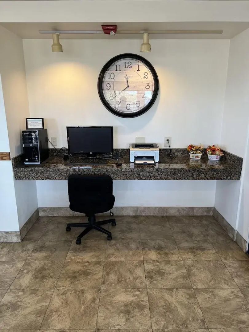 Days Inn by Wyndham Lake Point