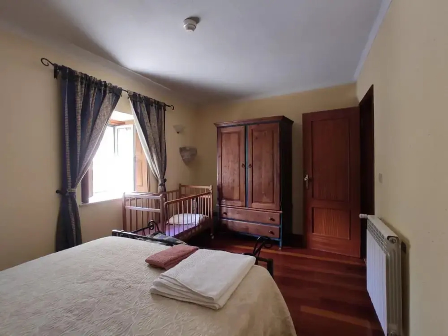 2Br Serra da Estrela Escape-cheese & Wine, Parking