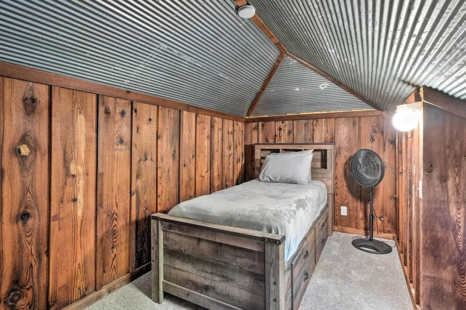 Secluded Table Rock Lake/branson Cabin w/ Hot Tub!