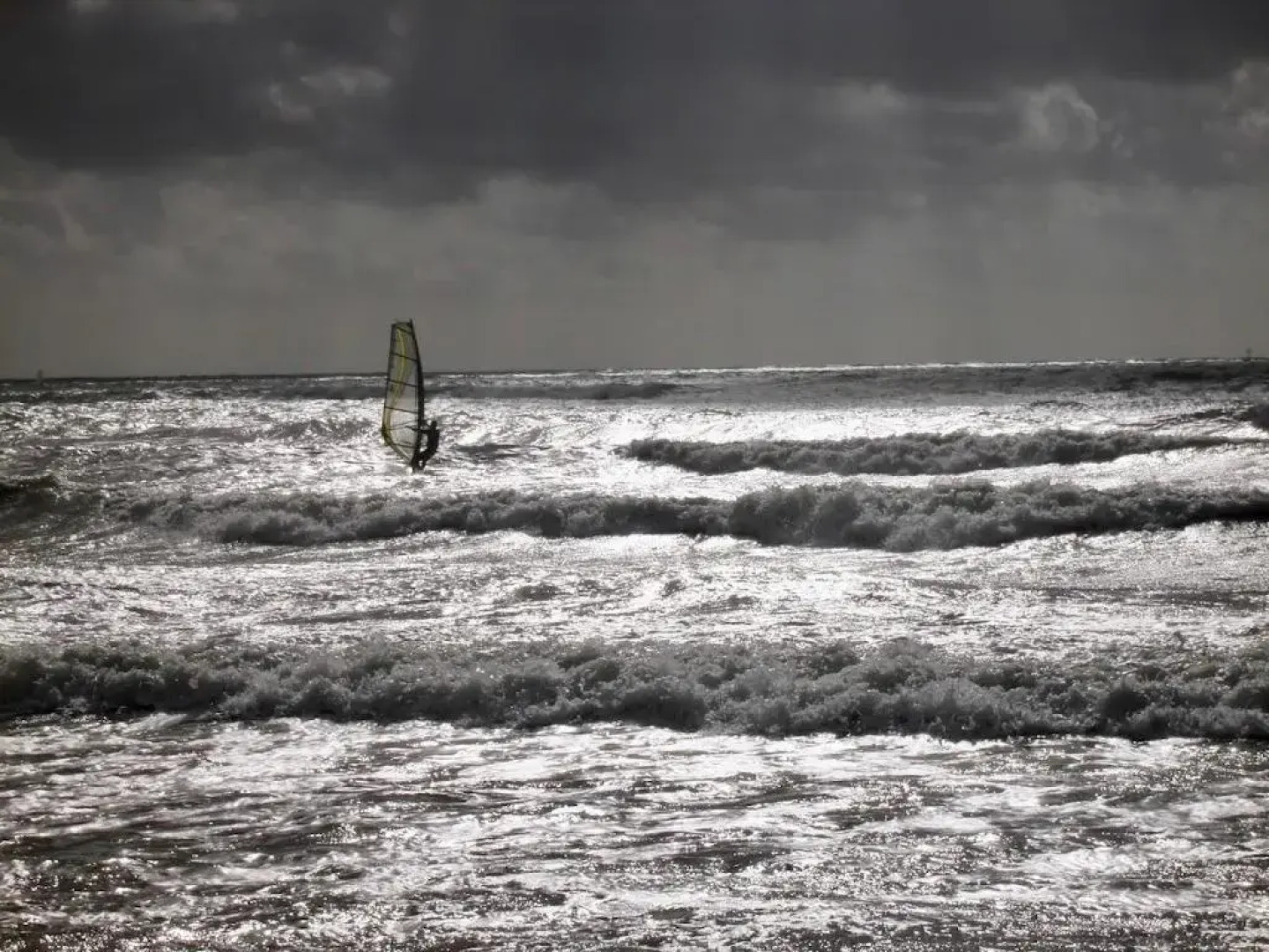Beautiful Beach House with 4 Bedrooms and Hot-Tub